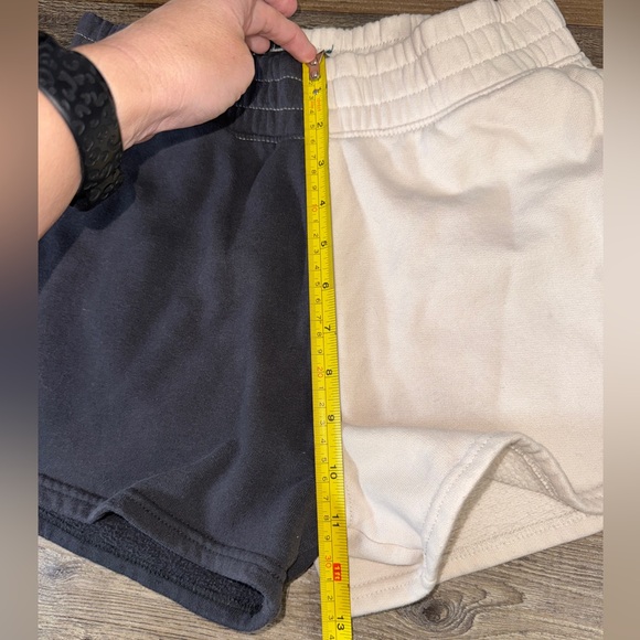 Hollister Ultra High Rise Black Cream Colorblock Shorts Small Fleece - Picture 5 of 7